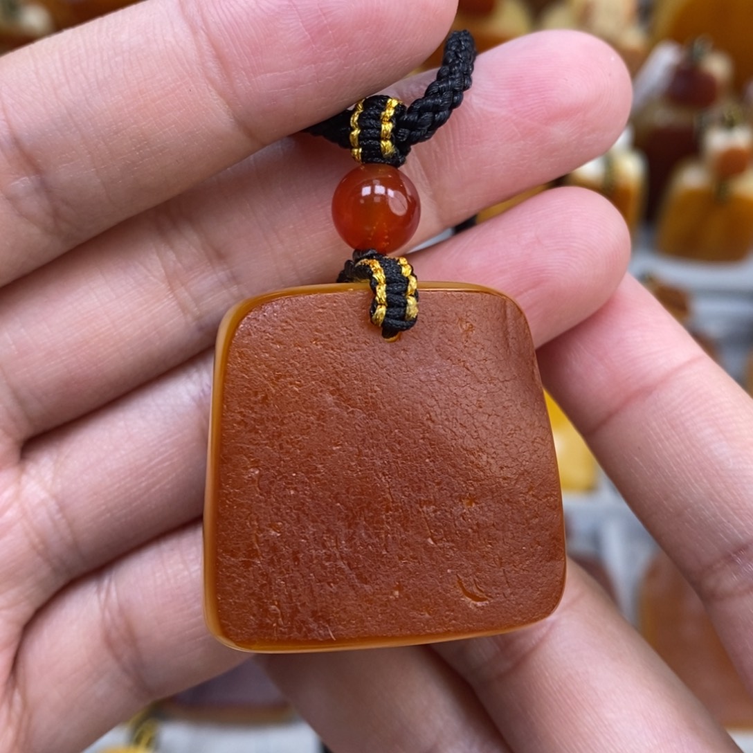 蜜蜡未镶嵌珠宝奇石