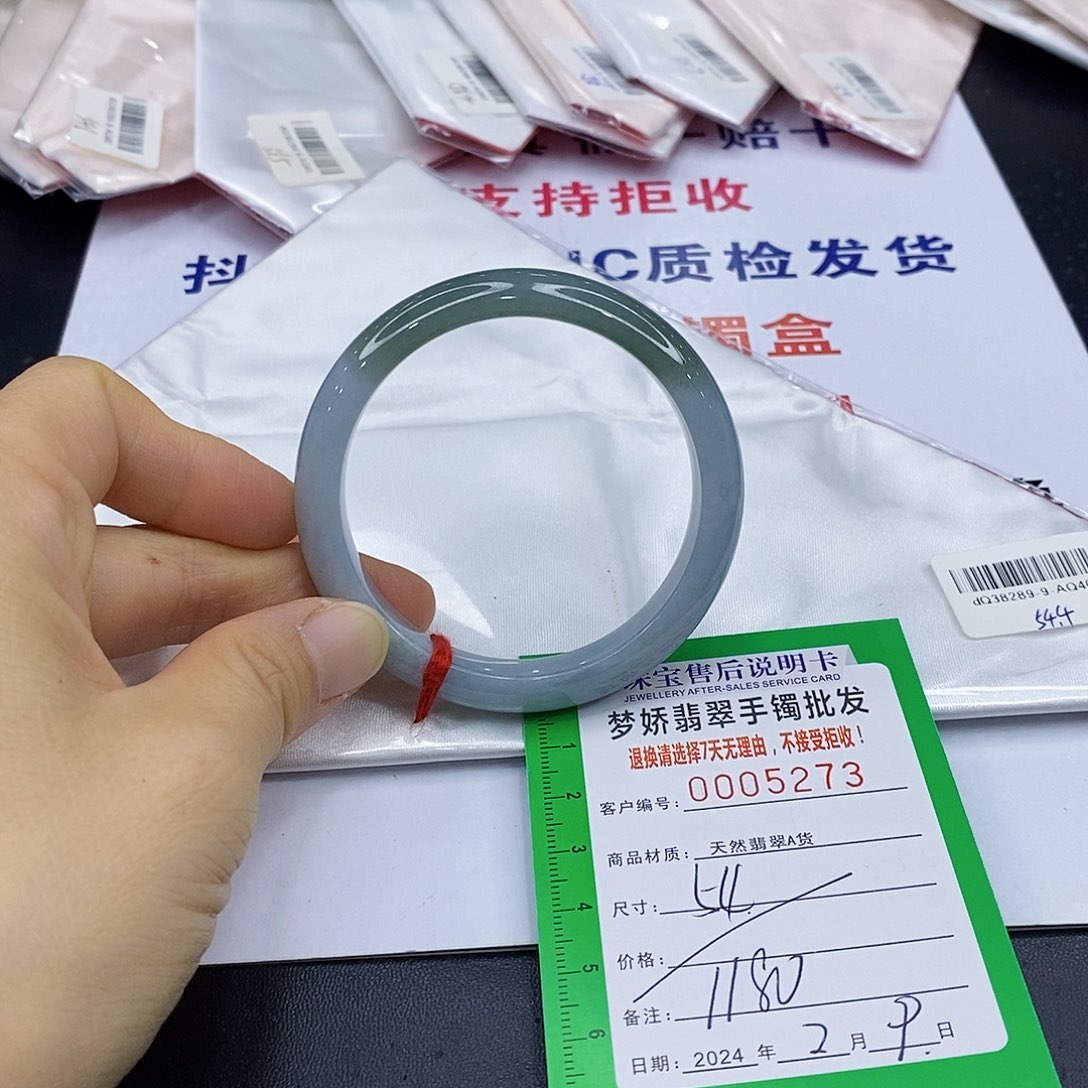 翡翠手镯未镶嵌翡翠手镯