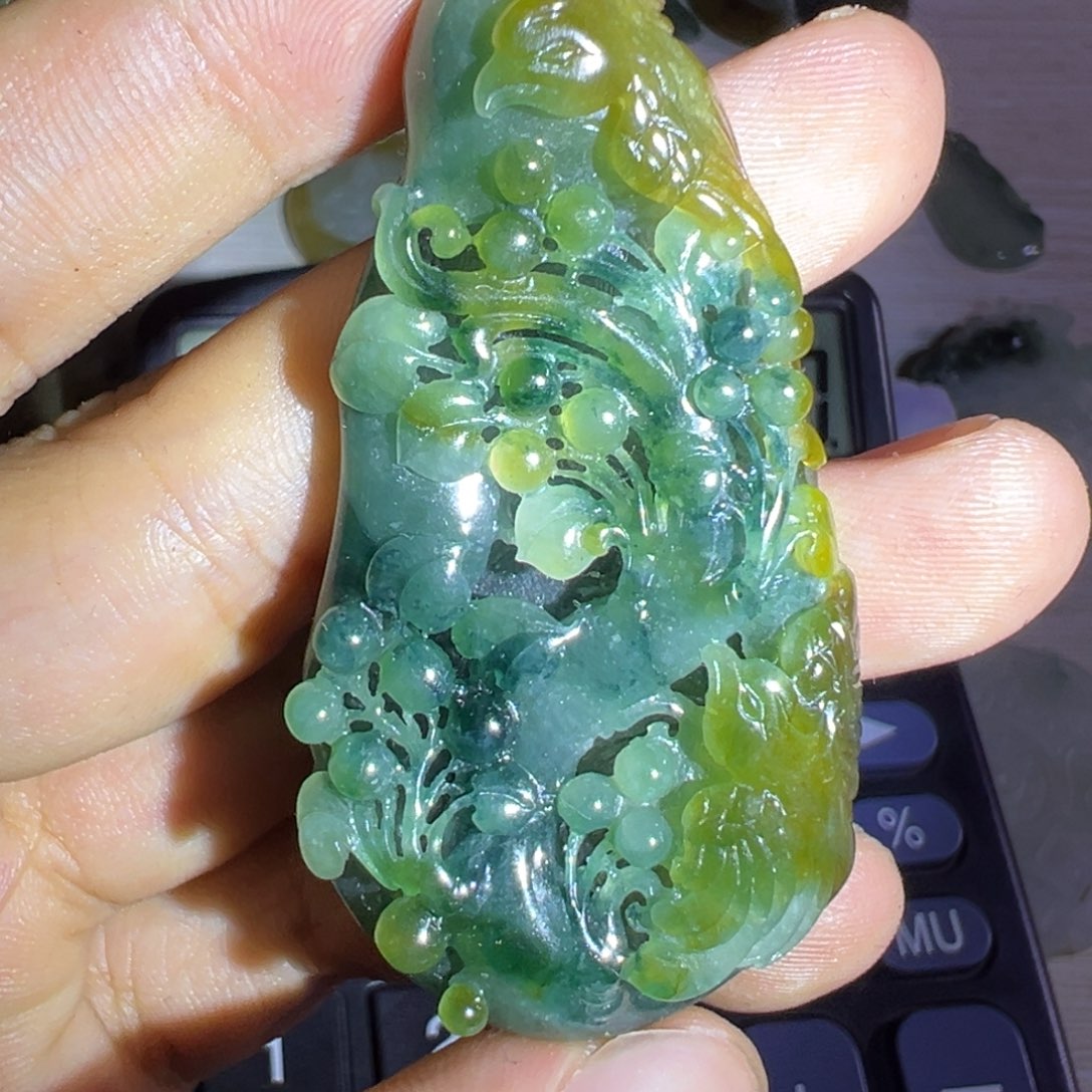 翡翠戒指未镶嵌喜上眉梢