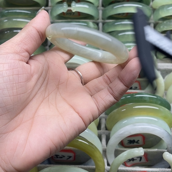 蛇纹石玉未镶嵌手镯351