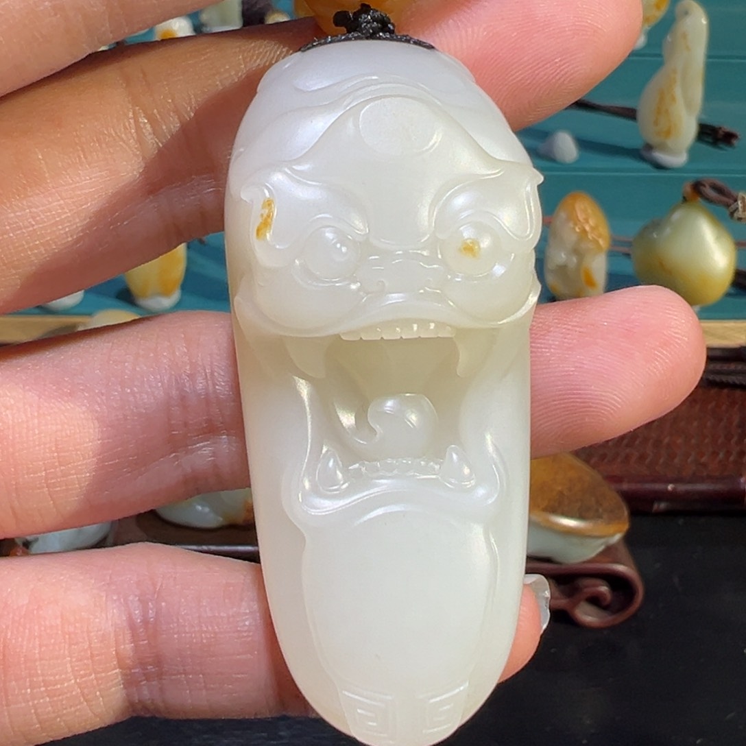 颈饰未镶嵌和田玉（子料）用****味