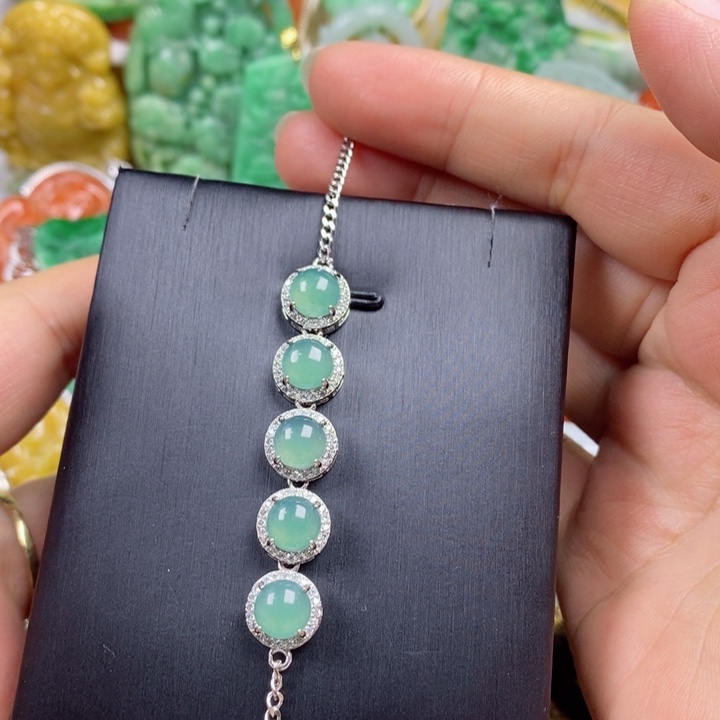 翡翠吊坠(赠链)未镶嵌