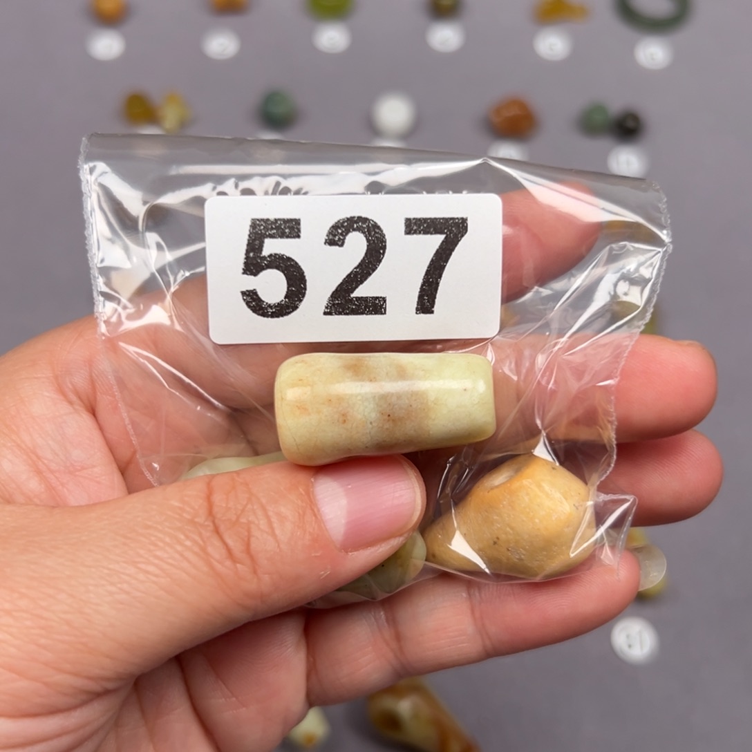 未镶嵌蛇纹石玉颈饰s****8微瑕不退不换