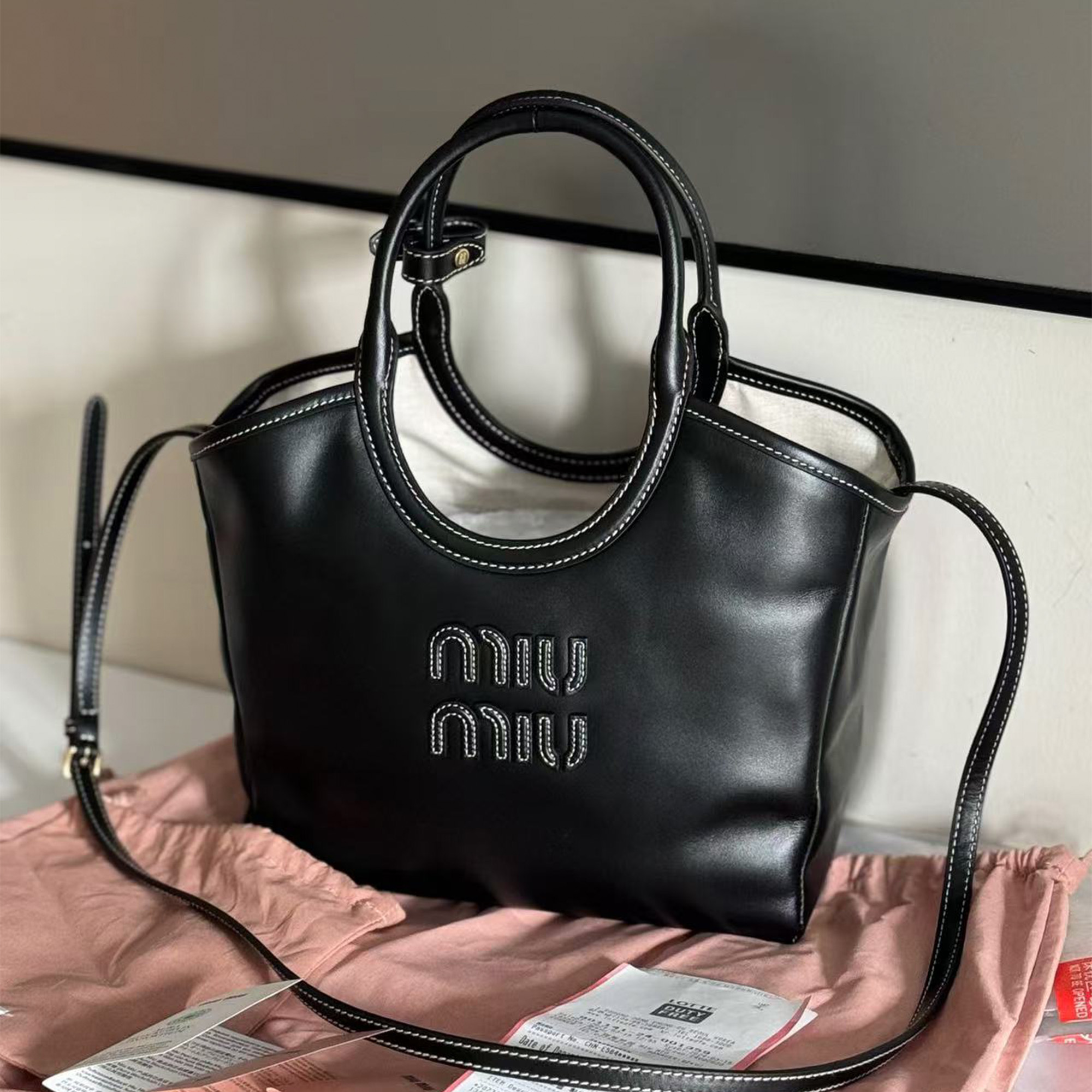 全新未使用 MIU MIU/缪缪 IVY徽标手提包/UNI