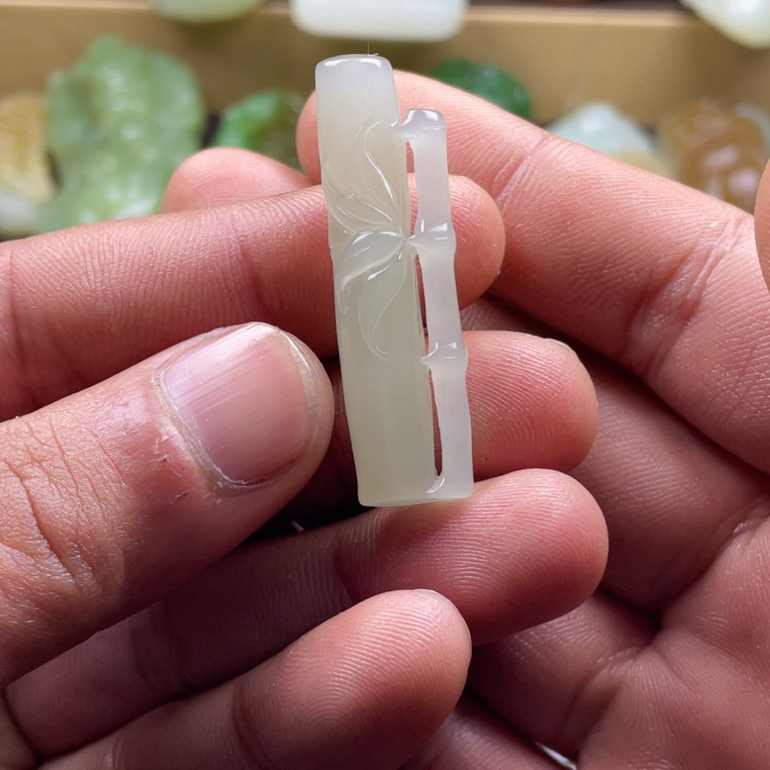 和田玉挂件未镶嵌老*?