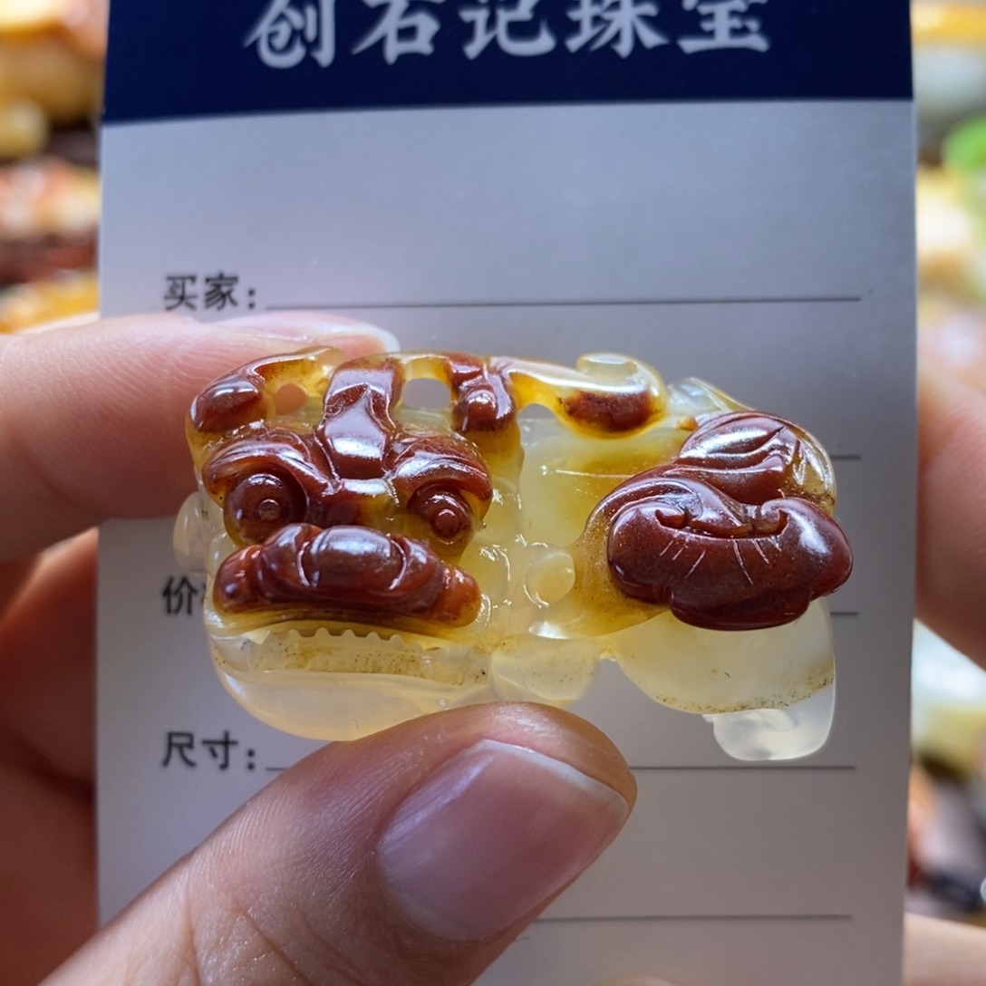 石英质玉（黄龙玉）颈饰未镶嵌