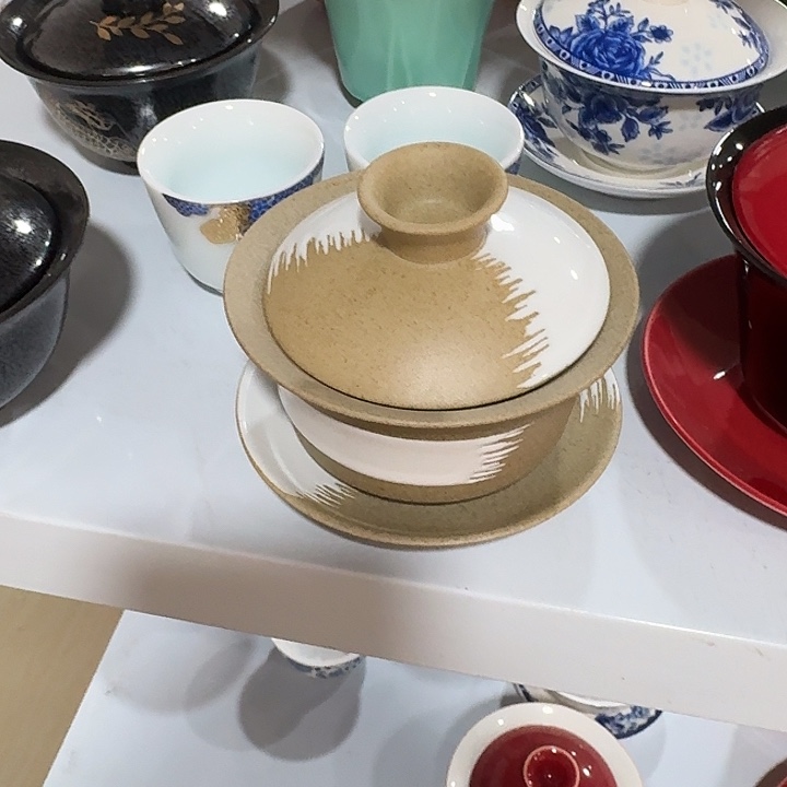 主人杯一个，瓷。。。