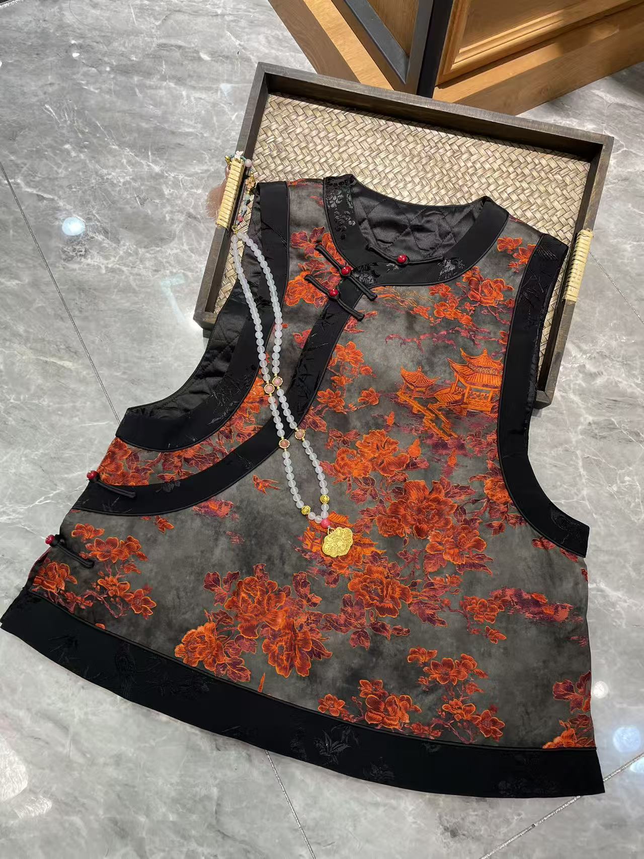 谢美丽-精选【绮冉】拼接印花大气国风马甲