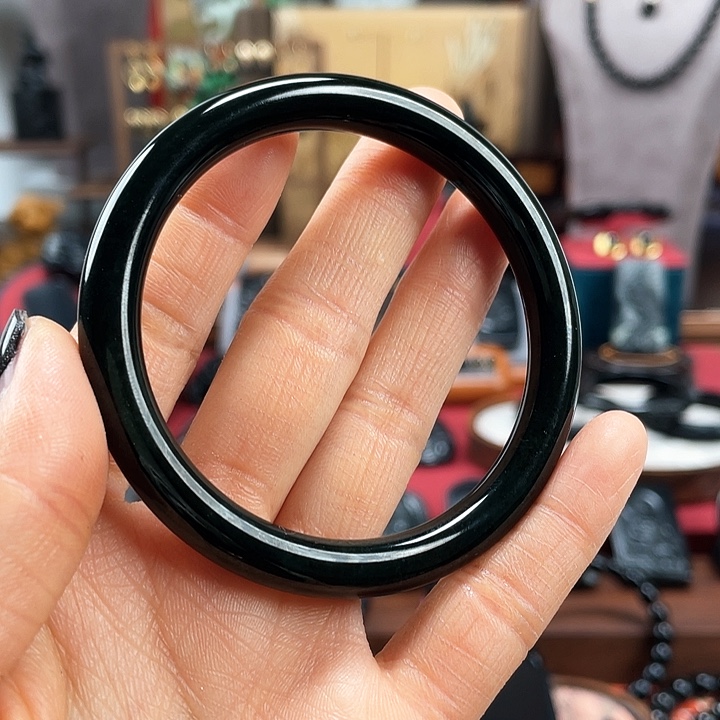 和田玉手镯未镶嵌青玉