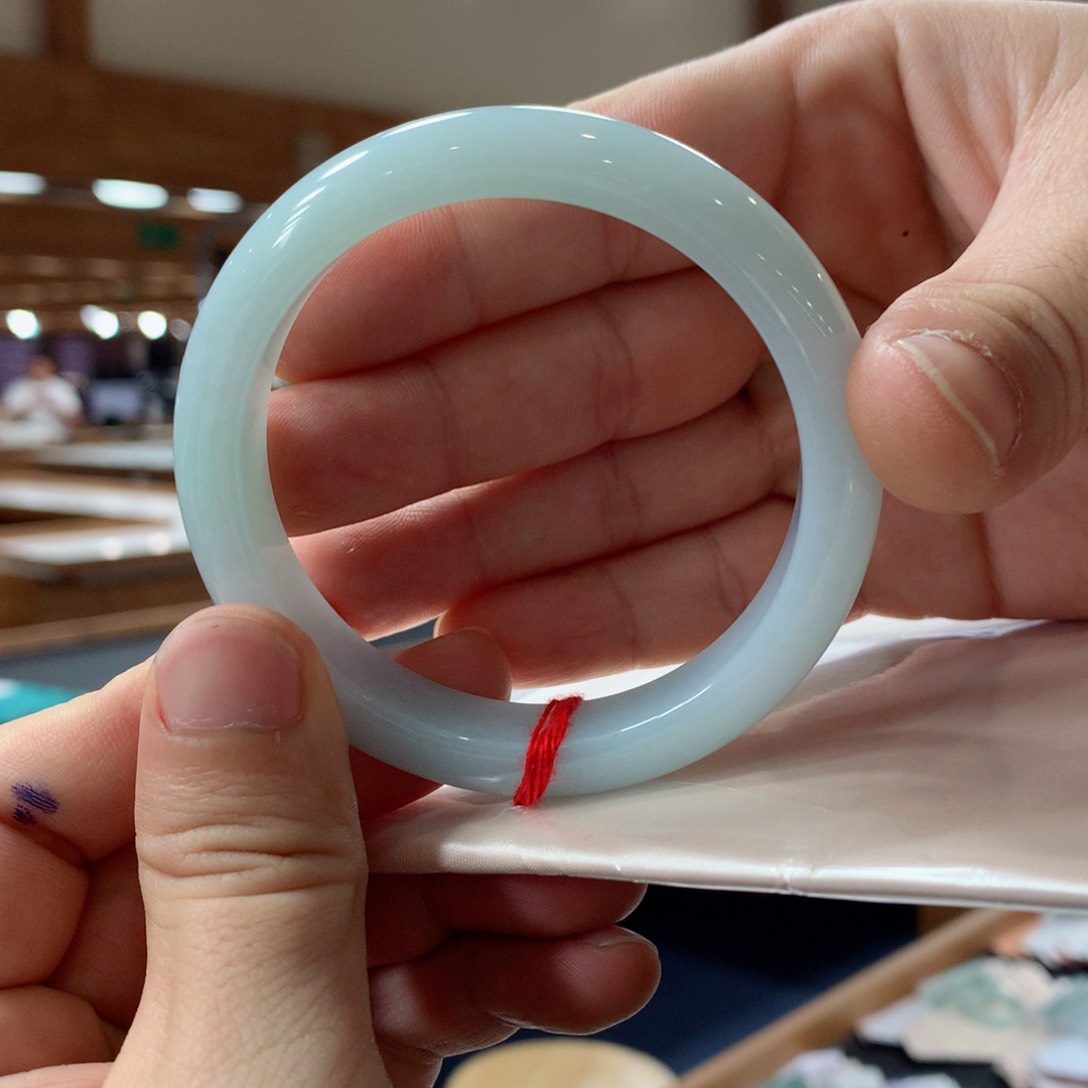 翡翠手镯未镶嵌翡翠