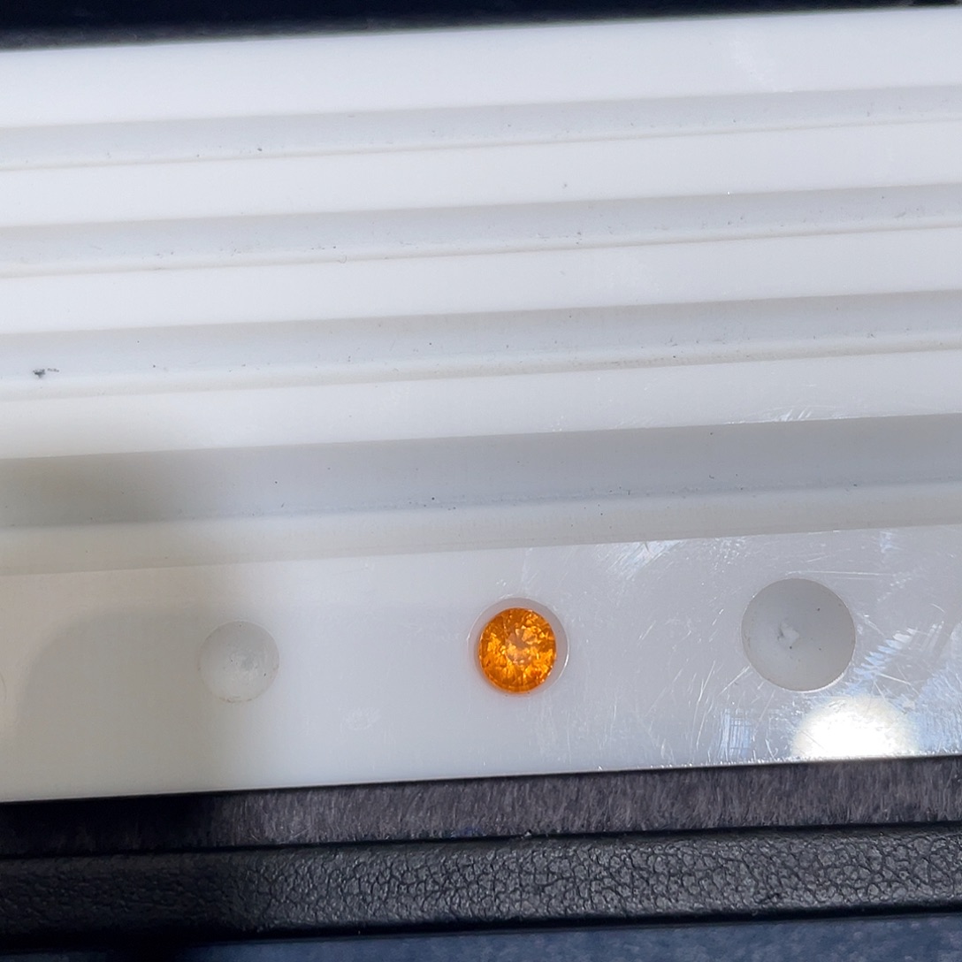 石榴石（芬达石）未镶嵌裸石0.9ct汽水色 特价