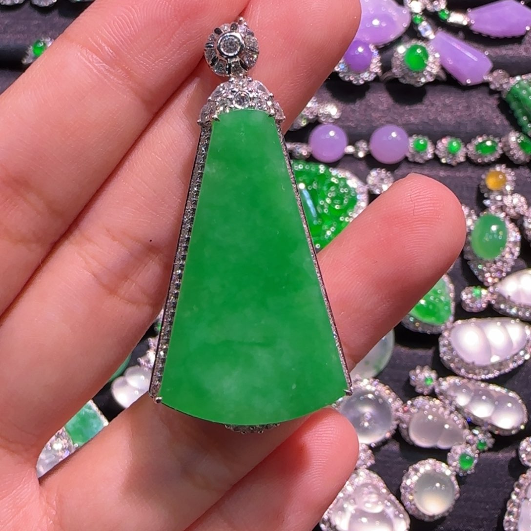 翡翠吊坠(不含链)18K金镶嵌牌吊坠