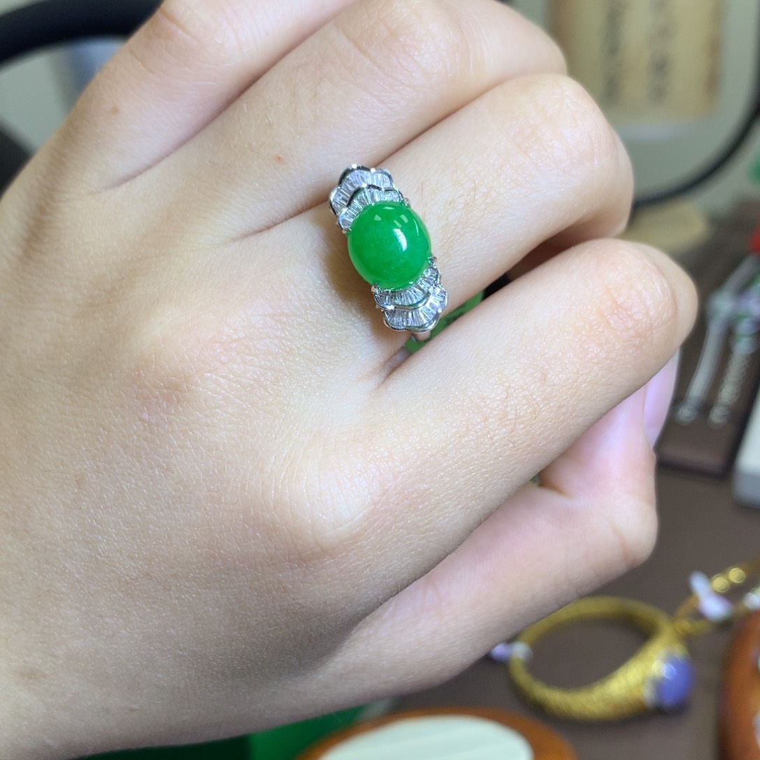 翡翠颈饰18K金镶嵌翡翠