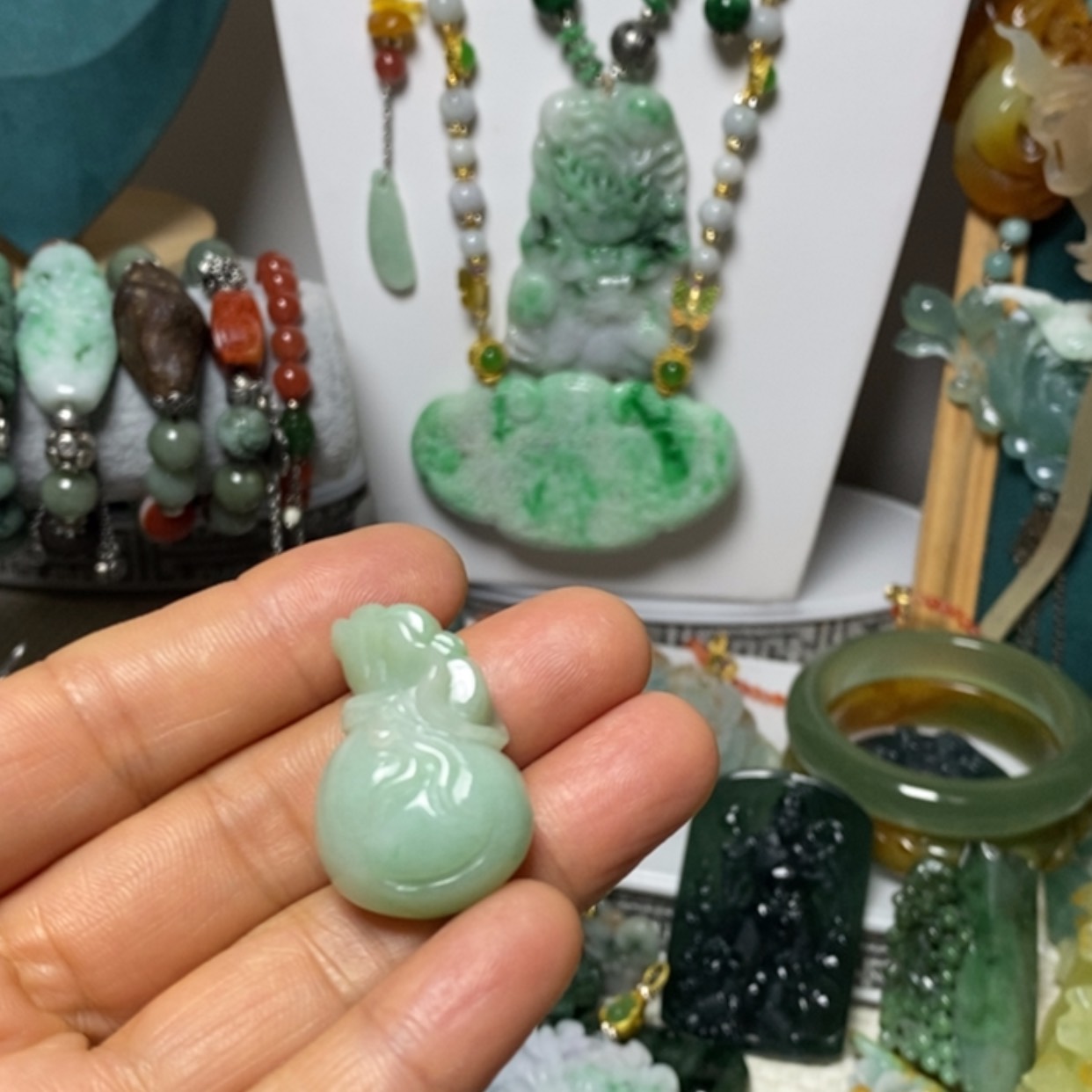 【闪购商品】翡翠吊坠(赠链)未镶嵌璐*.