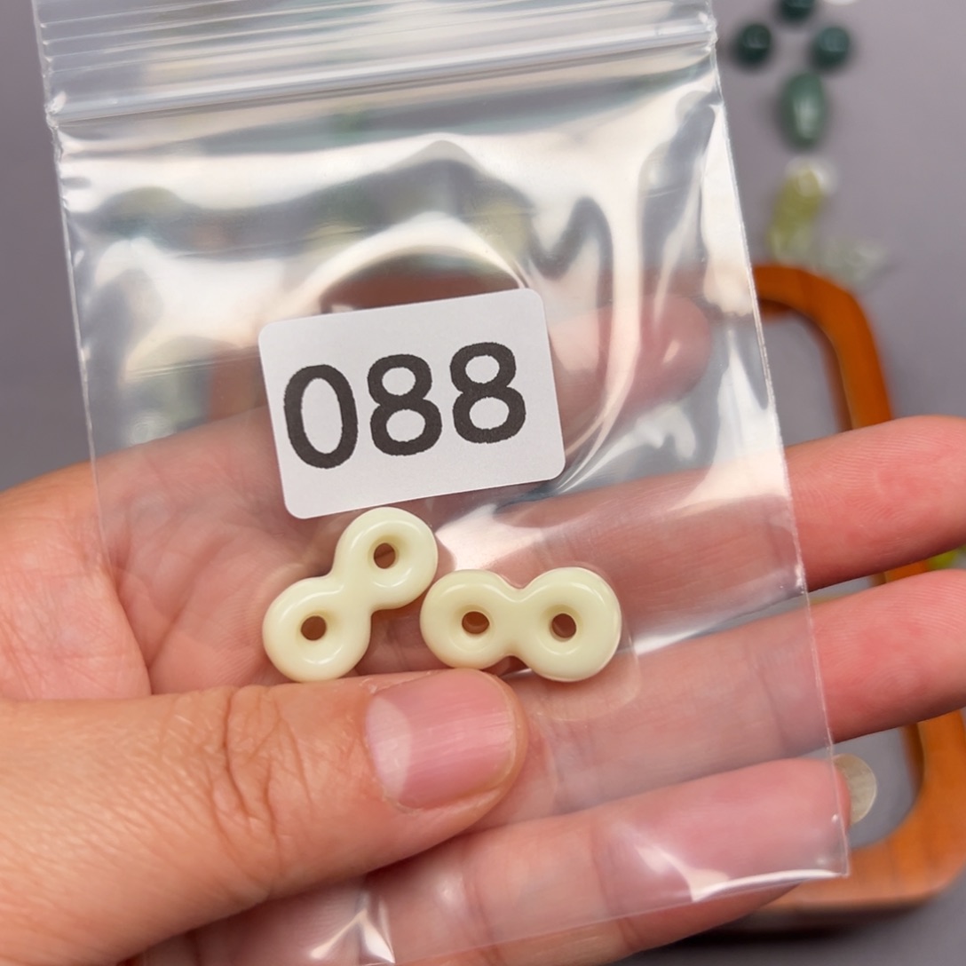未镶嵌蛇纹石玉颈饰和*