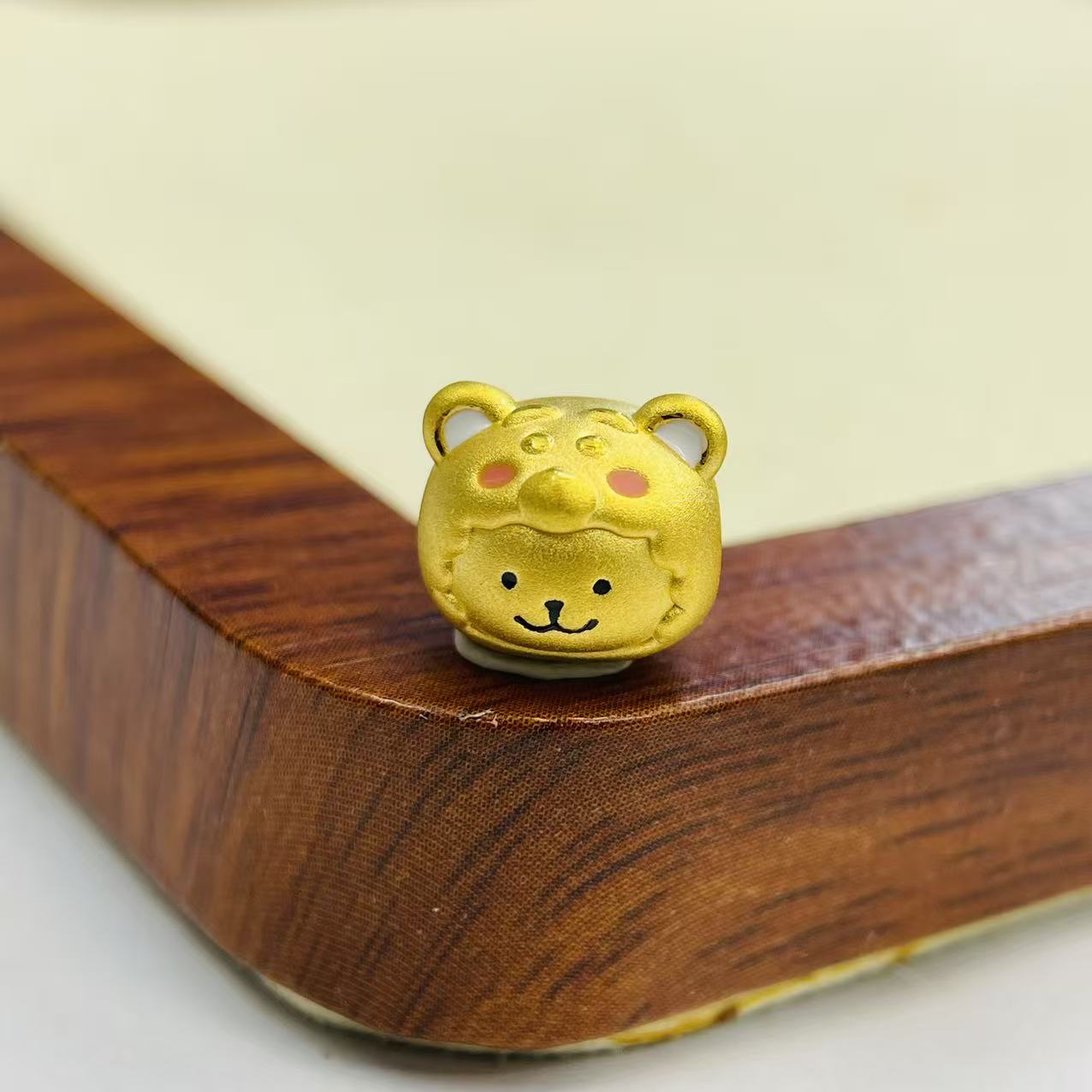 辉通黄金足金999草莓熊DP2720-01190