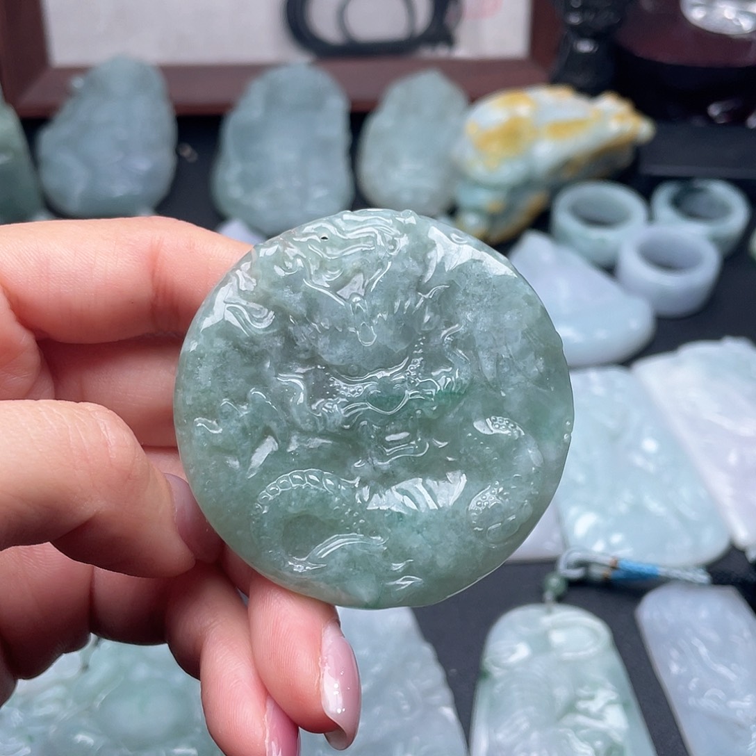 翡翠未镶嵌颈饰翡翠