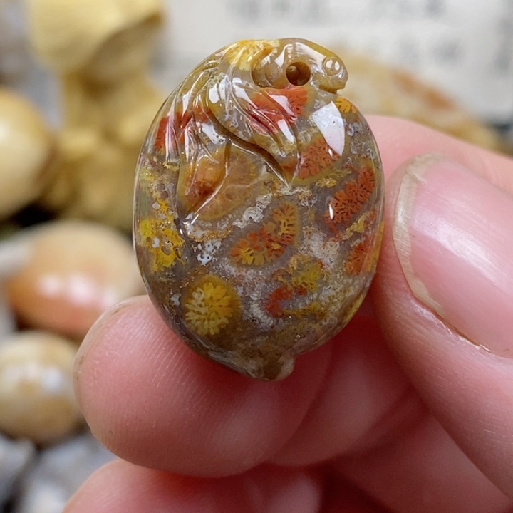 颈饰未镶嵌硅化珊瑚（珊瑚玉）小