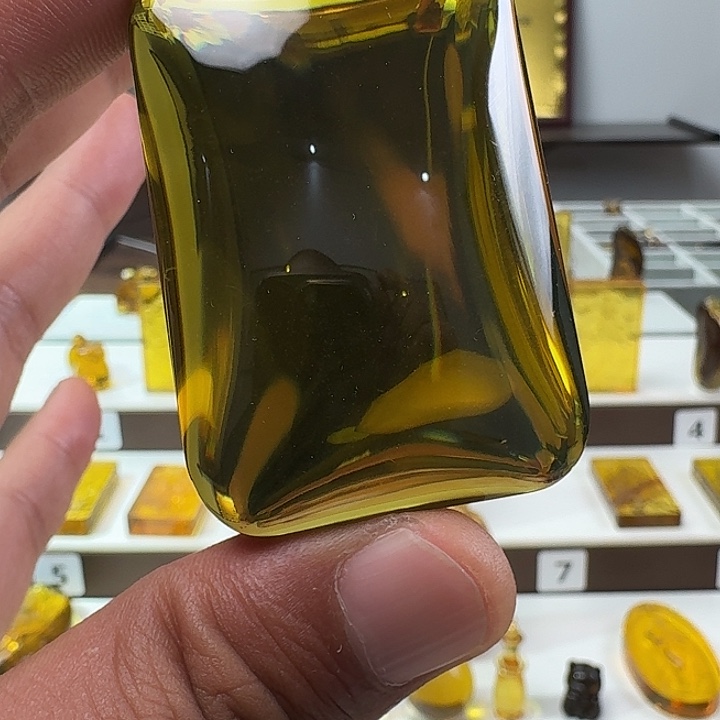  ****琥珀未镶嵌颈饰柳青
