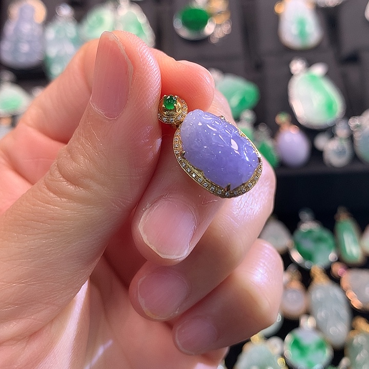 翡翠18K金镶嵌颈饰