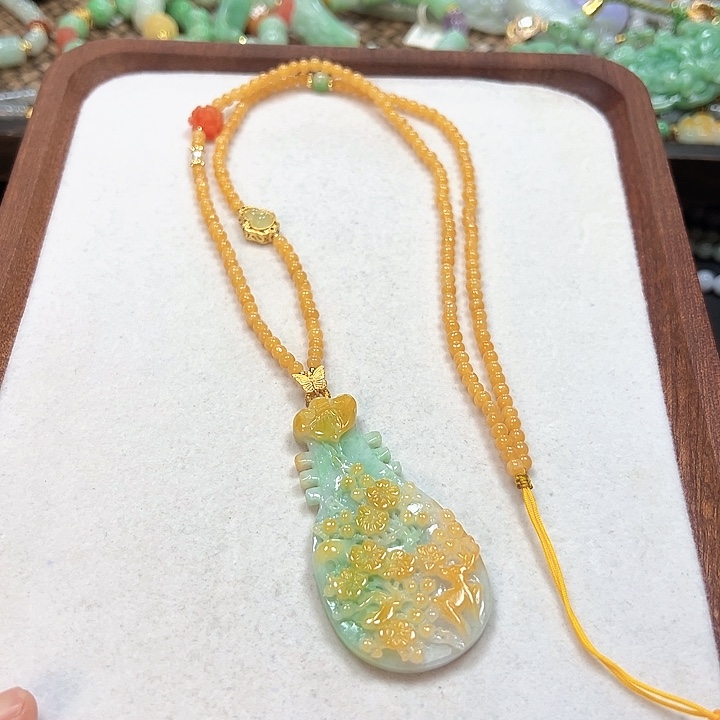 翡翠颈饰未镶嵌吊坠