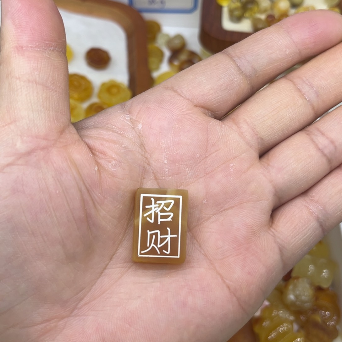 琥珀裸石未镶嵌琥珀