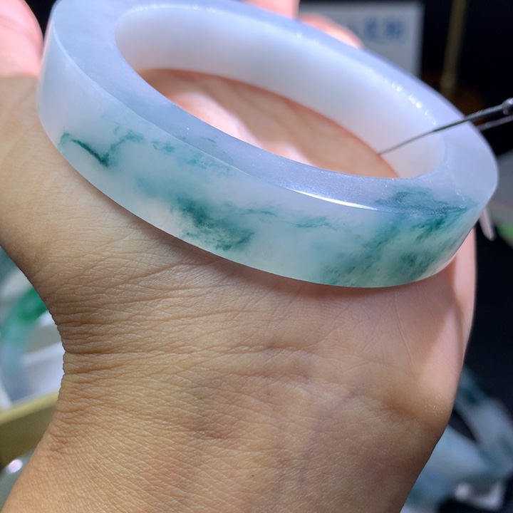 定制翡翠未镶嵌翡翠手镯