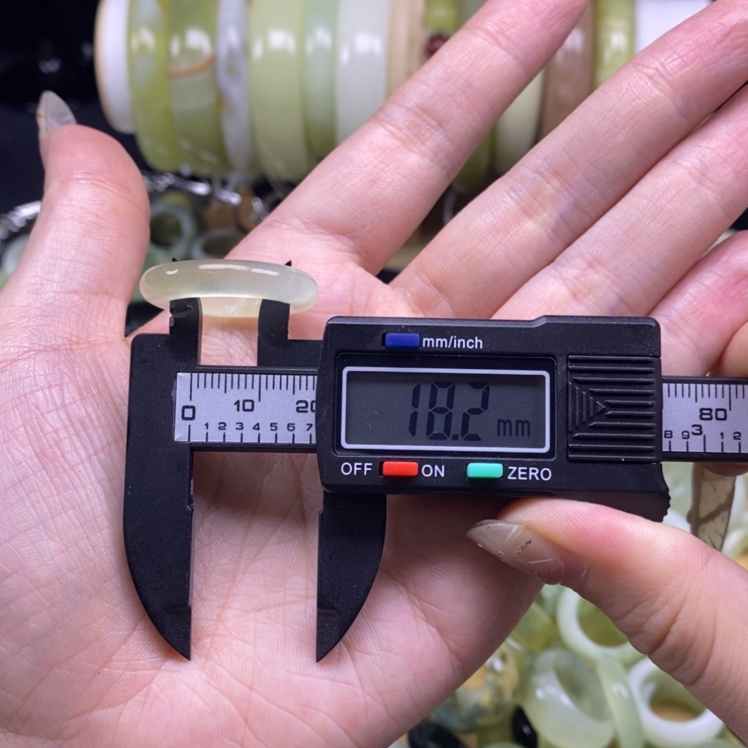 蛇纹石玉未镶嵌戒指