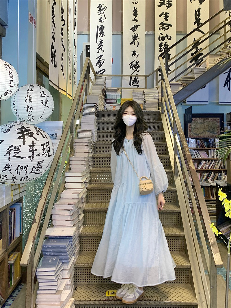 法式慵懒风冰川蓝灯笼袖连衣裙宽松不规则拼接长裙