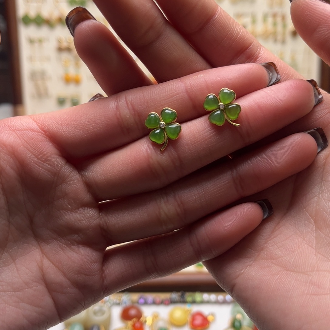 和田玉未镶嵌耳饰