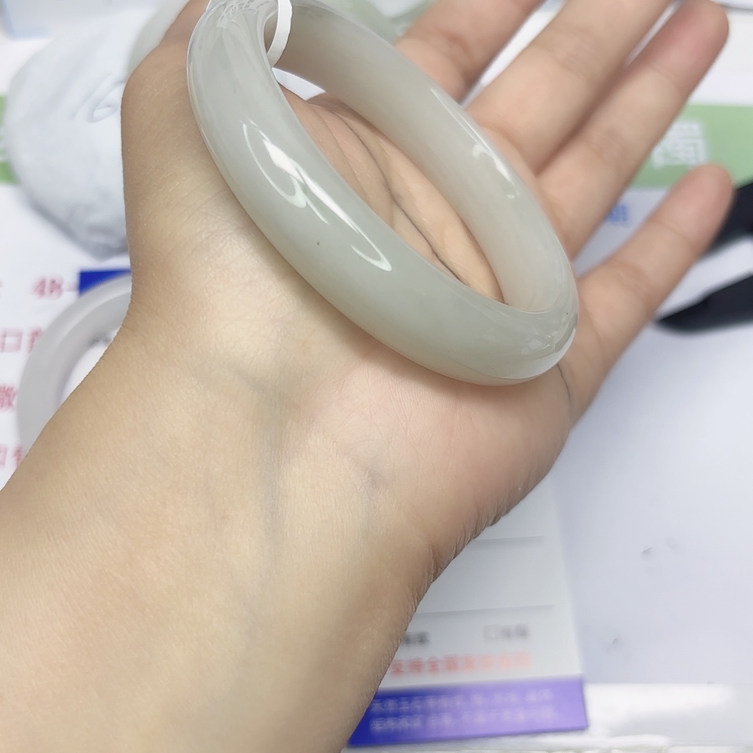 石英质玉未镶嵌手镯52/60