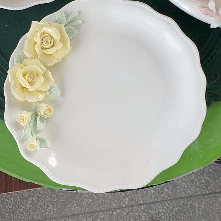 嫣***然手工捏花玫瑰花碟子