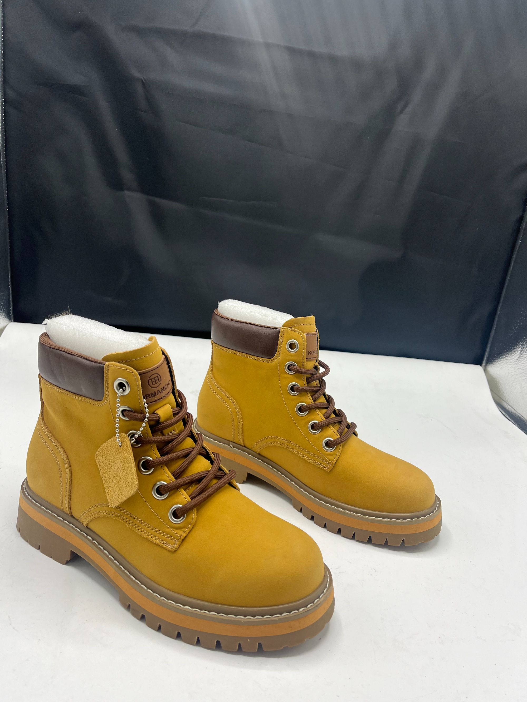 马丁靴短筒铁皮工装风秋冬靴子潮流大黄靴加绒厚底