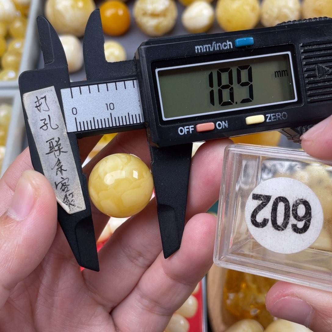 蜜蜡珠宝奇石未镶嵌