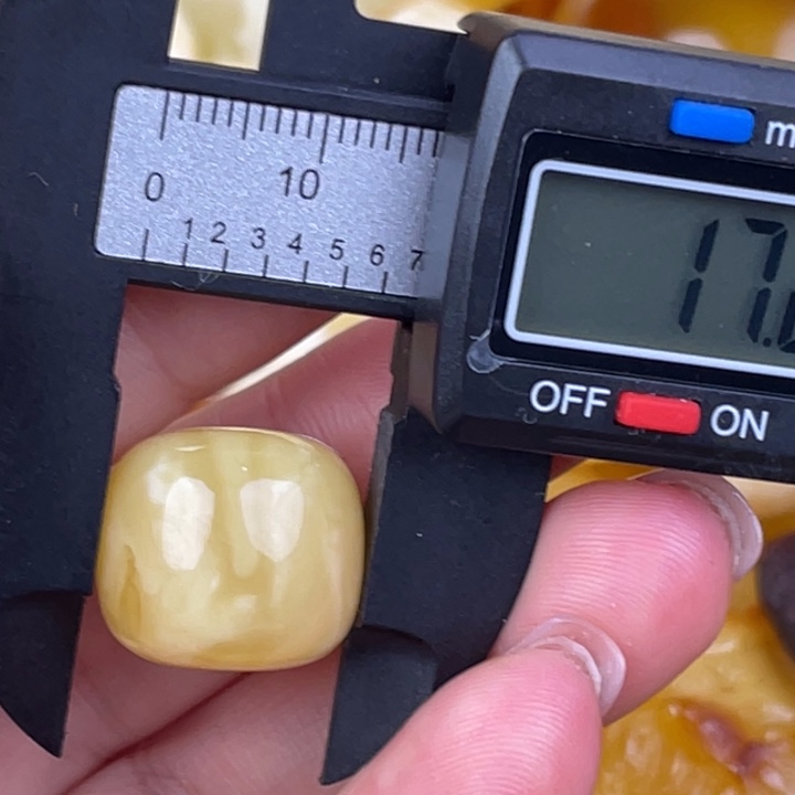 蜜蜡未镶嵌裸石蜜蜡4