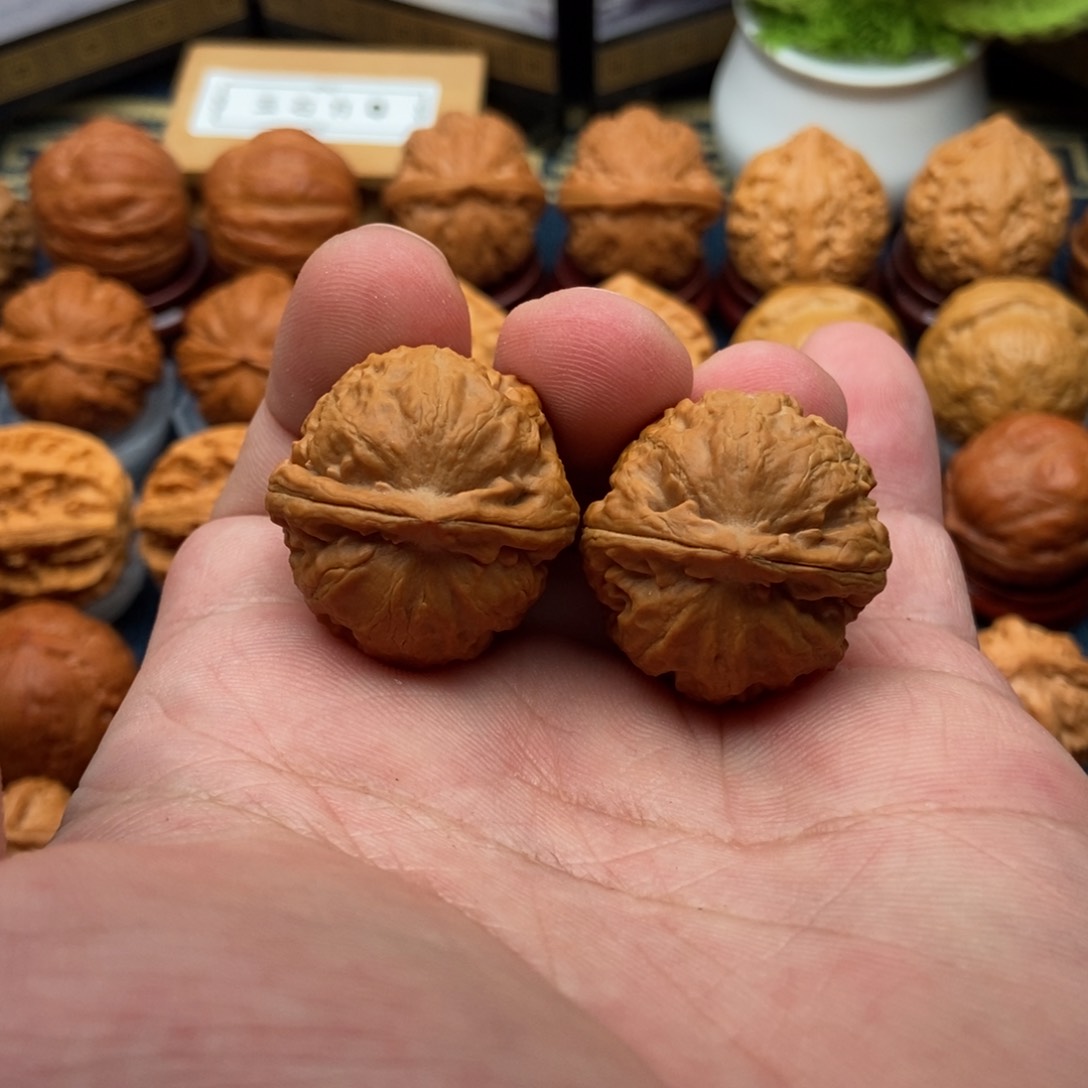 文玩核桃把件浅纹粗筋