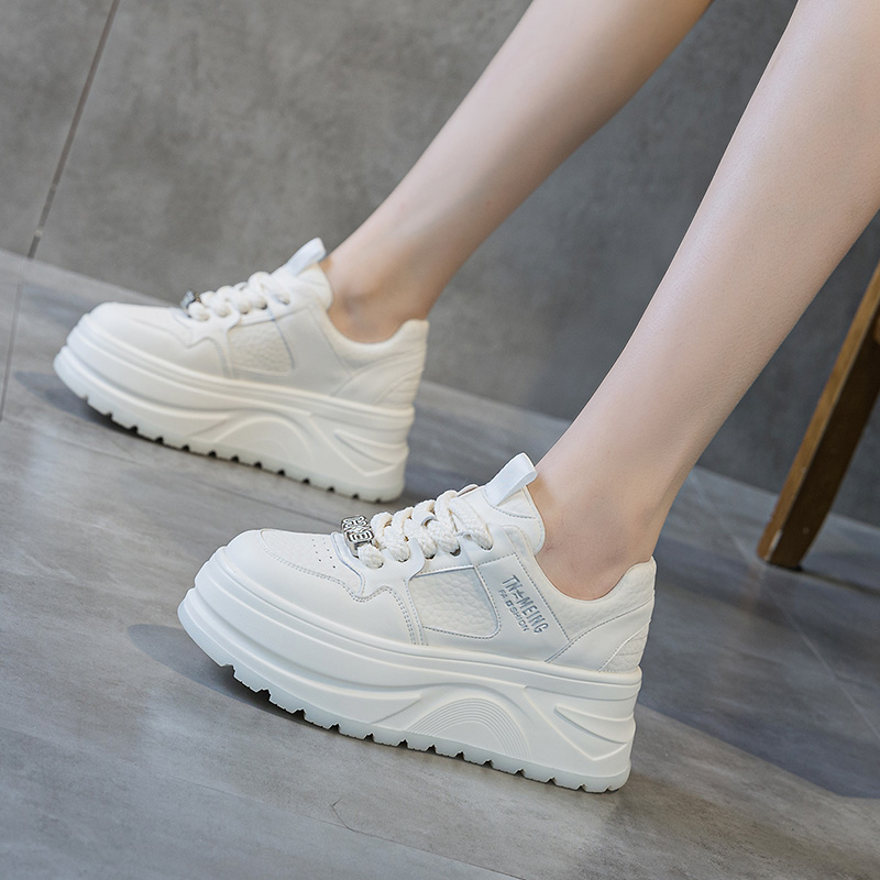 小个子厚底松糕板鞋女2026春季新款休闲百搭增高7CM小白鞋单鞋女