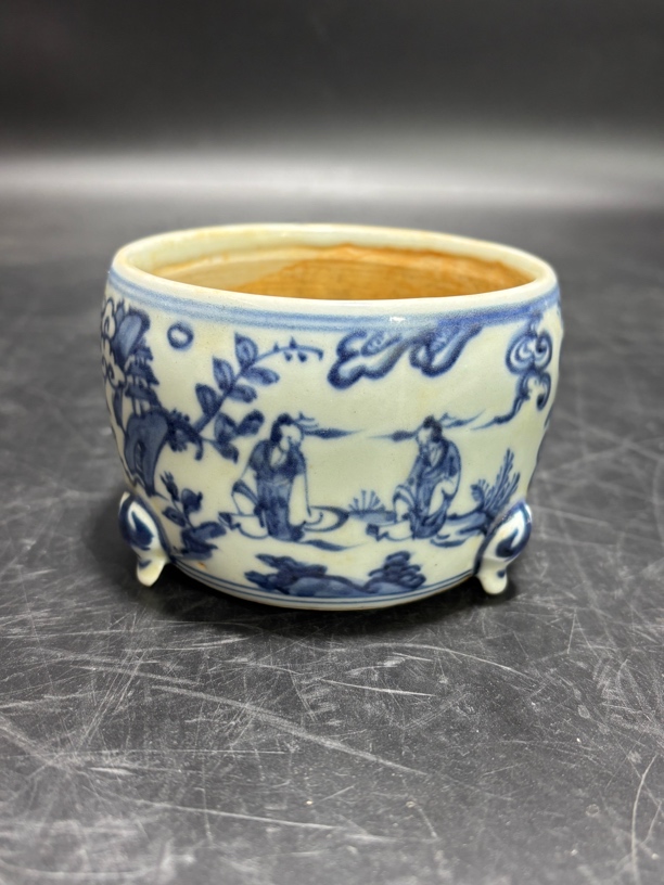 靑花人物三足炉一件