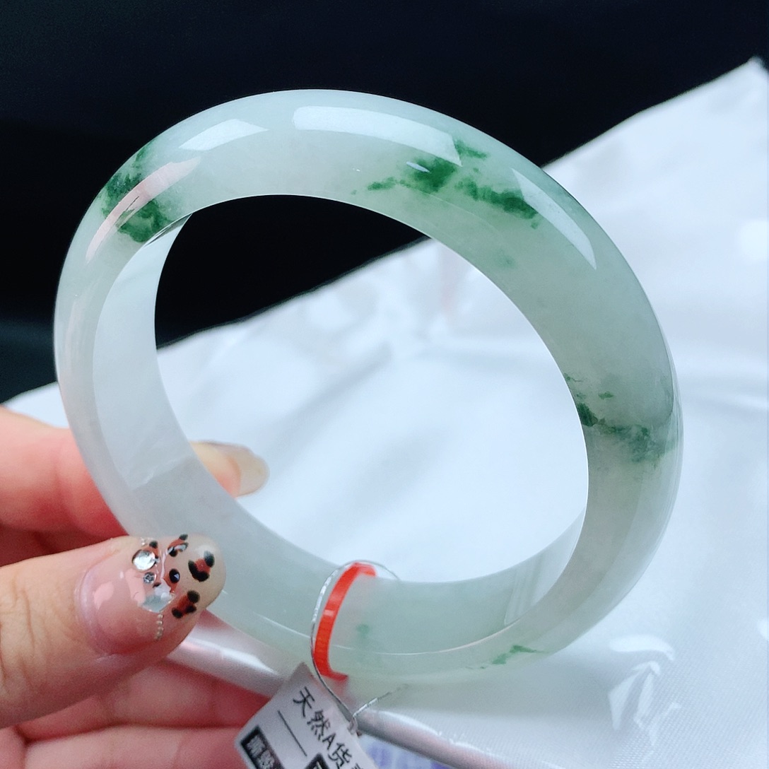 翡翠手镯未镶嵌59轮胎