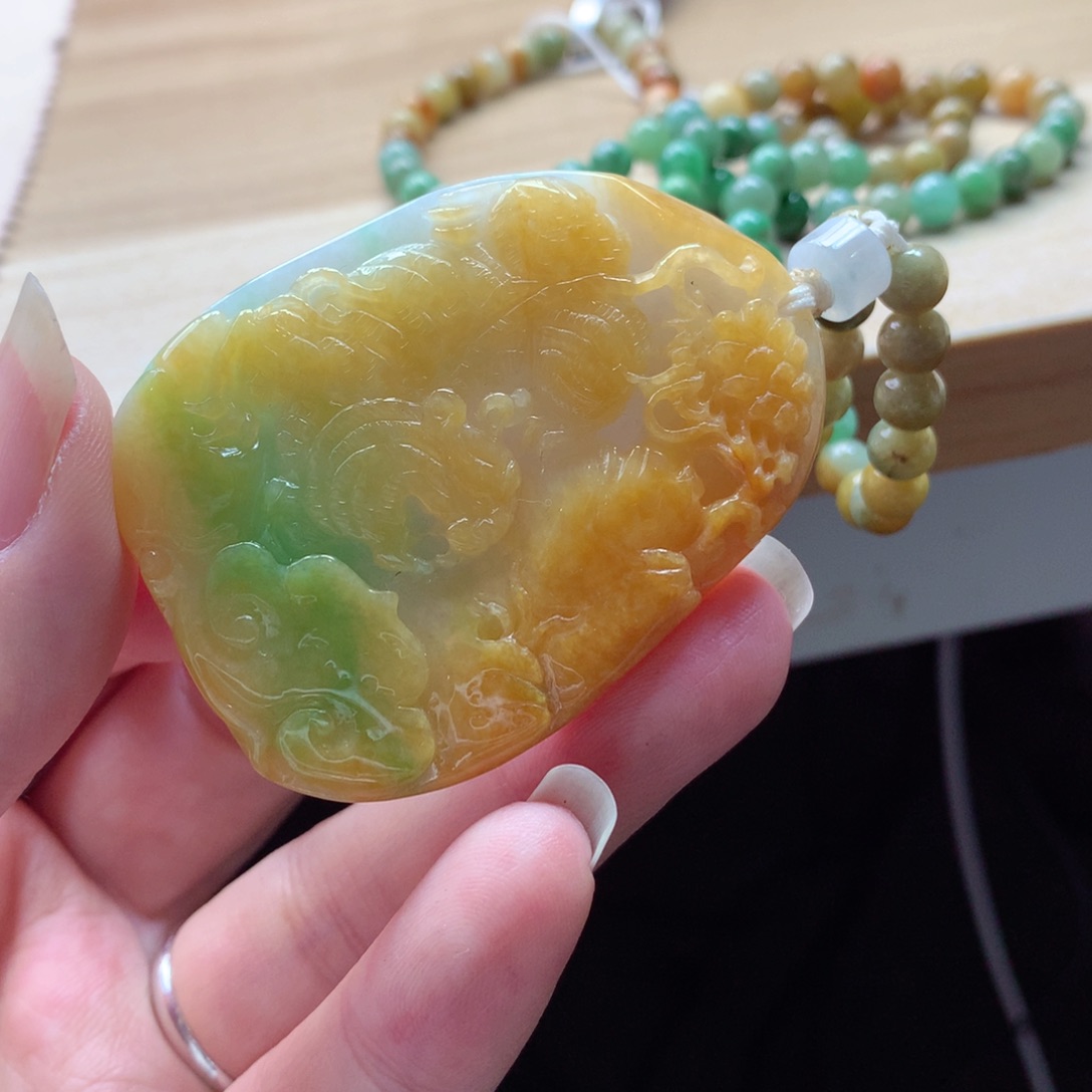 翡翠颈饰未镶嵌吊坠