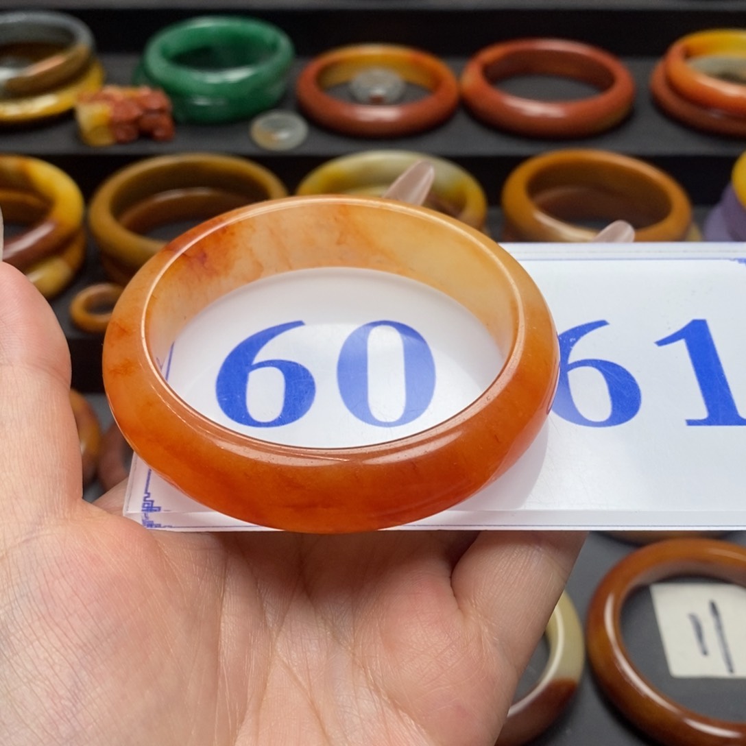 石英质玉（黄龙玉）手镯微瑕未镶嵌