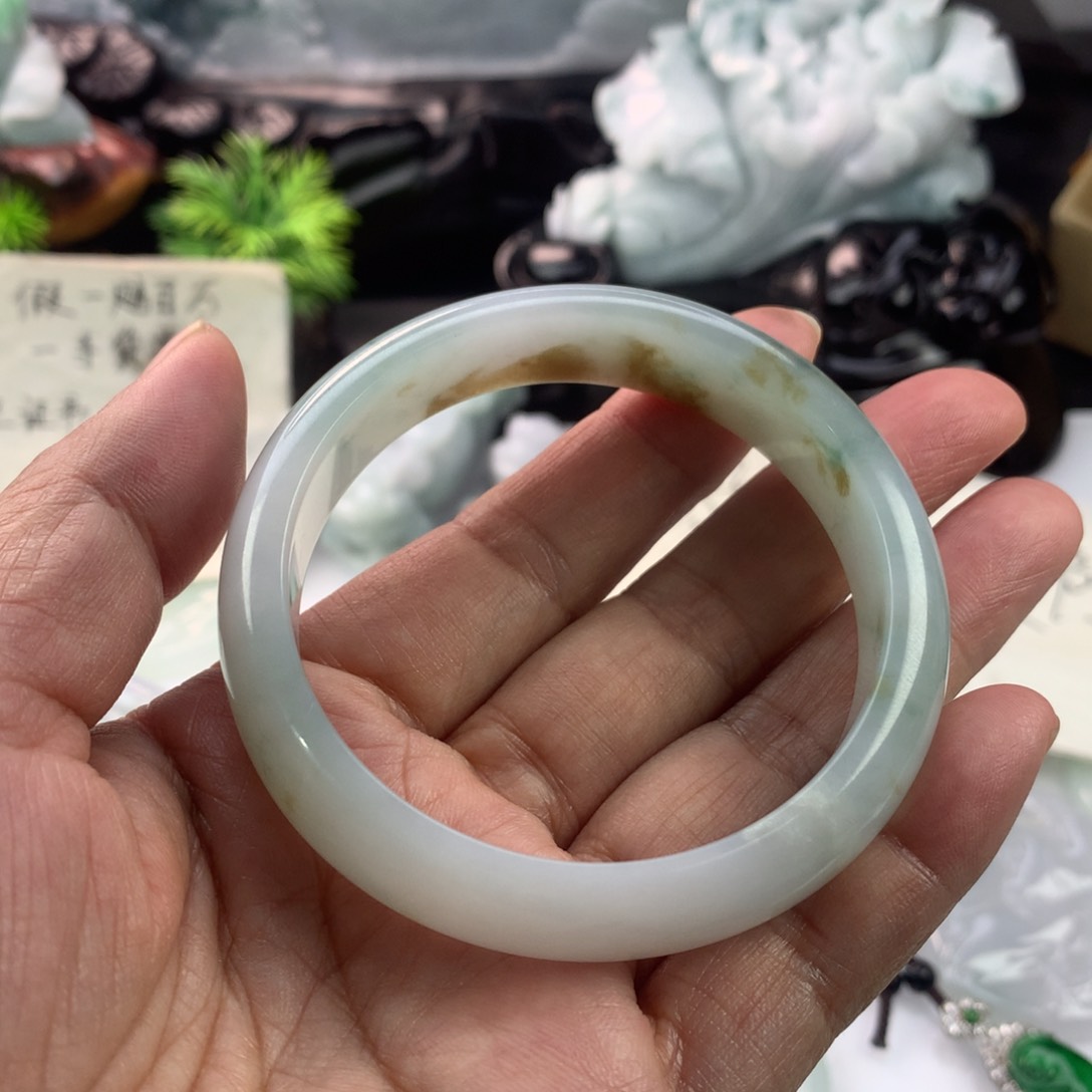 翡翠未镶嵌颈饰小*一
