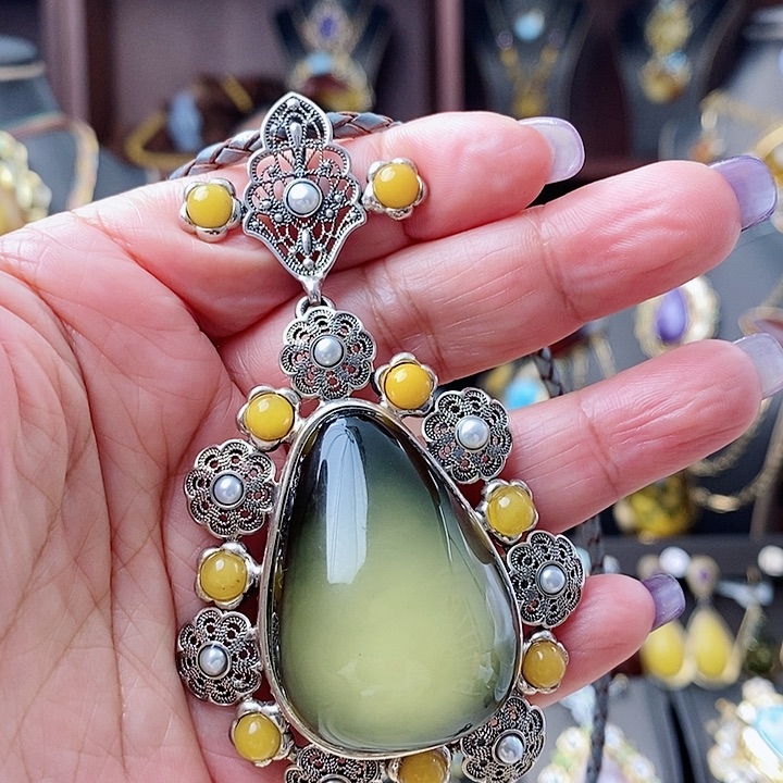 琥珀颈饰银S925镶嵌吊坠