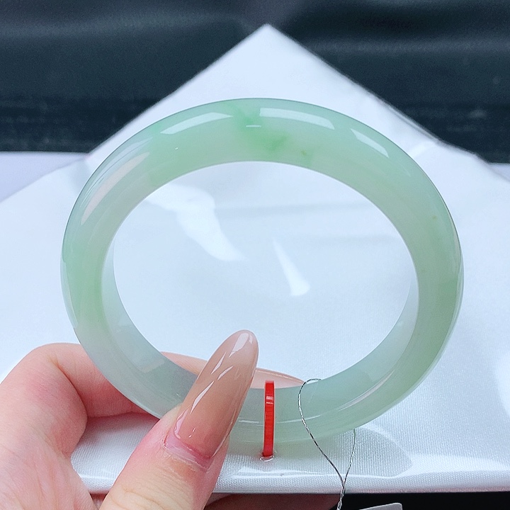 翡翠手镯未镶嵌56圈