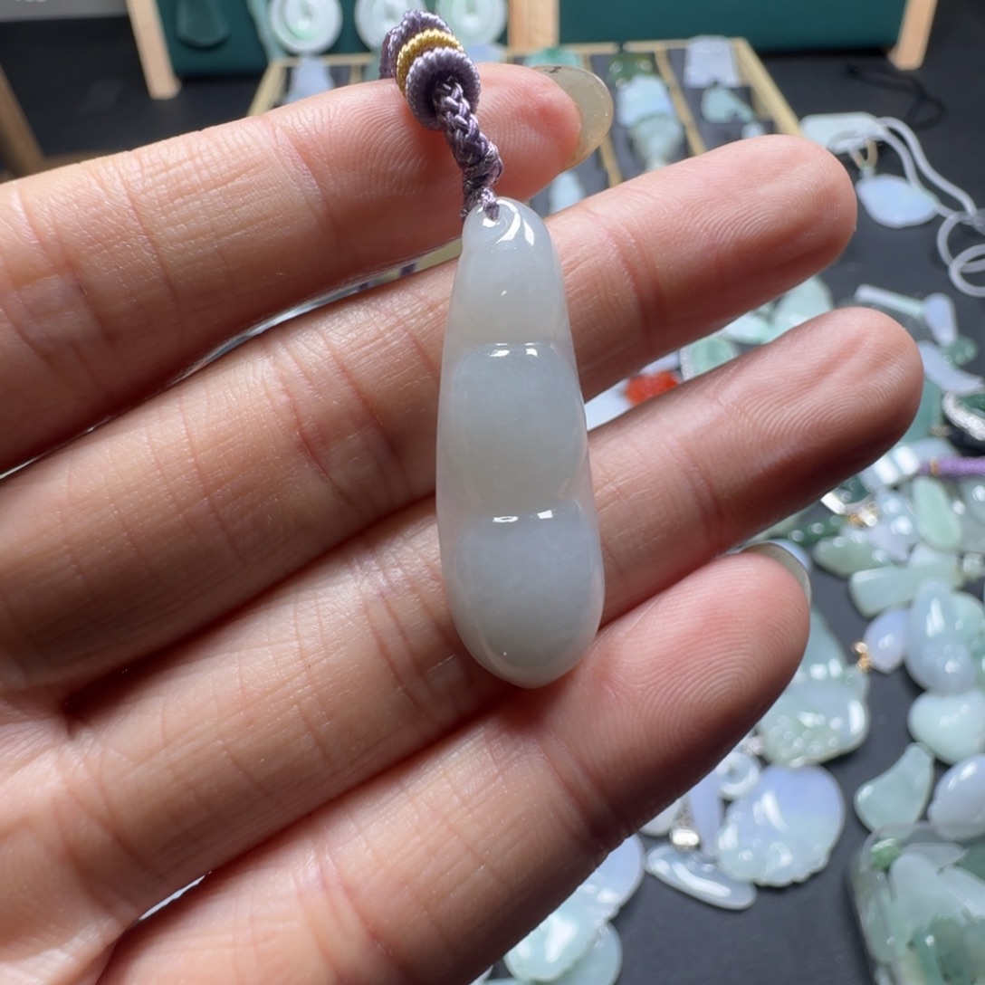 翡翠未镶嵌颈饰福豆吊坠