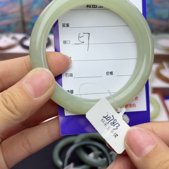 和田玉手镯未镶嵌