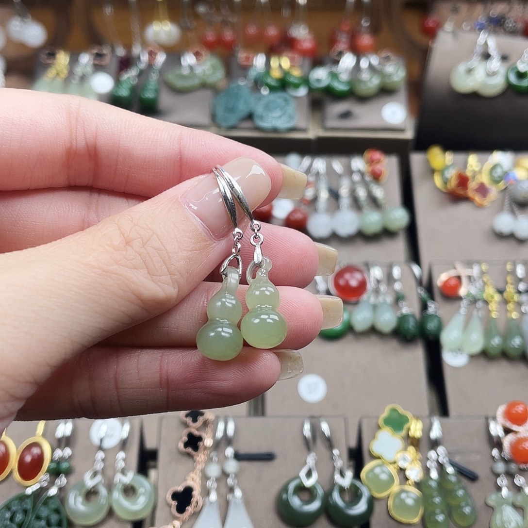 和田玉银S925镶嵌耳饰葫芦