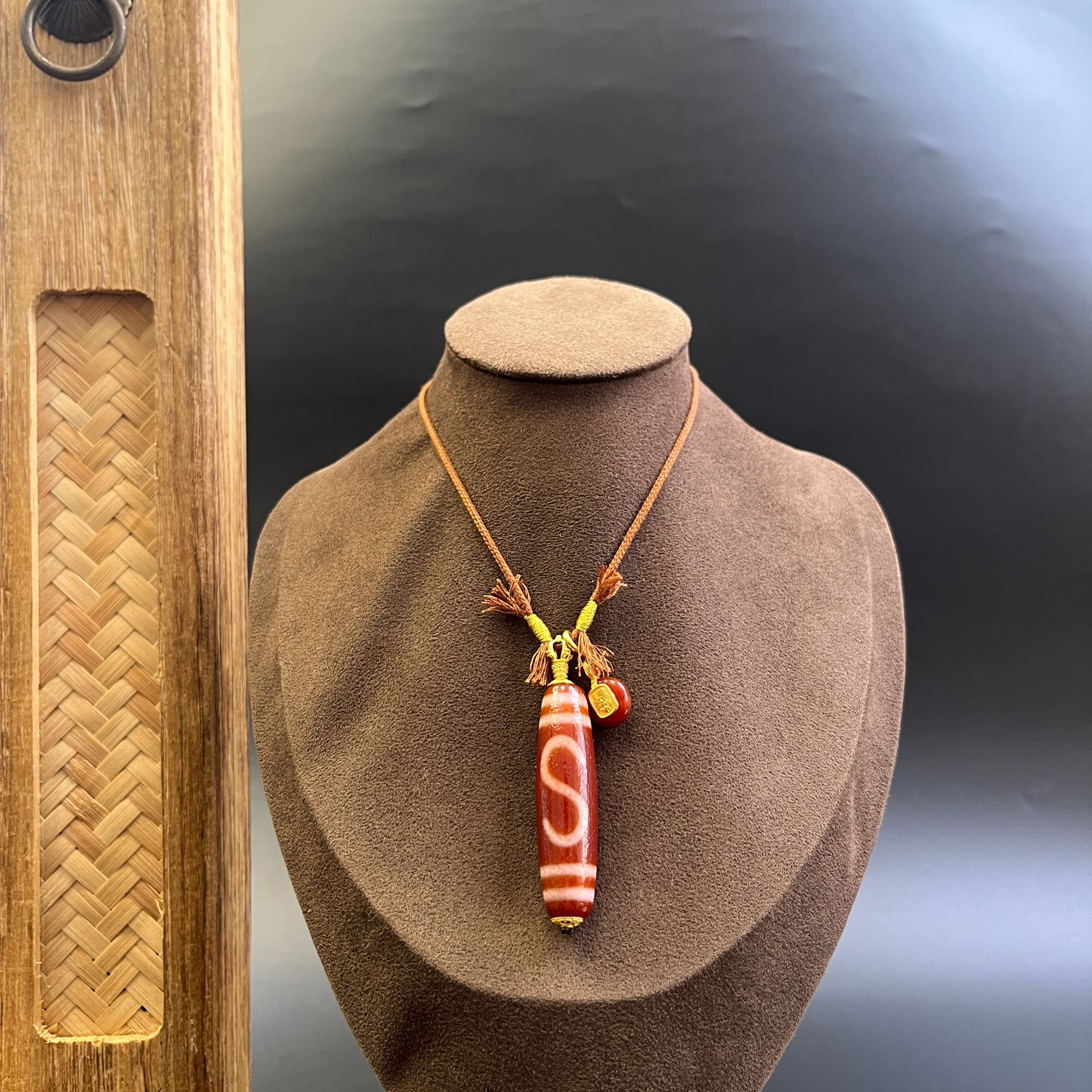 美泓精品高油红肉S勾女士时尚红玛瑙本命年属马女士必备品天珠