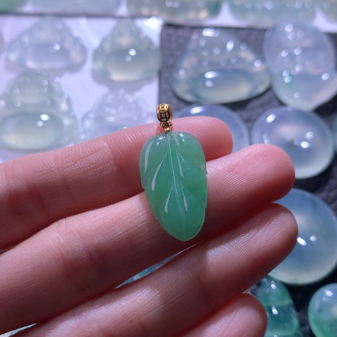 翡翠未镶嵌颈饰叶子