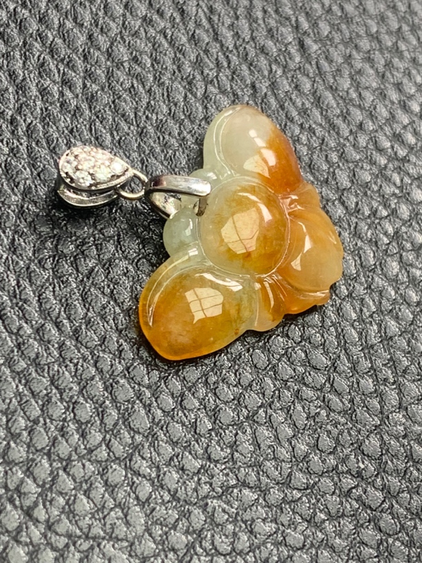 天然翡翠A货蝴蝶吊坠翡翠有棉正常没运费险